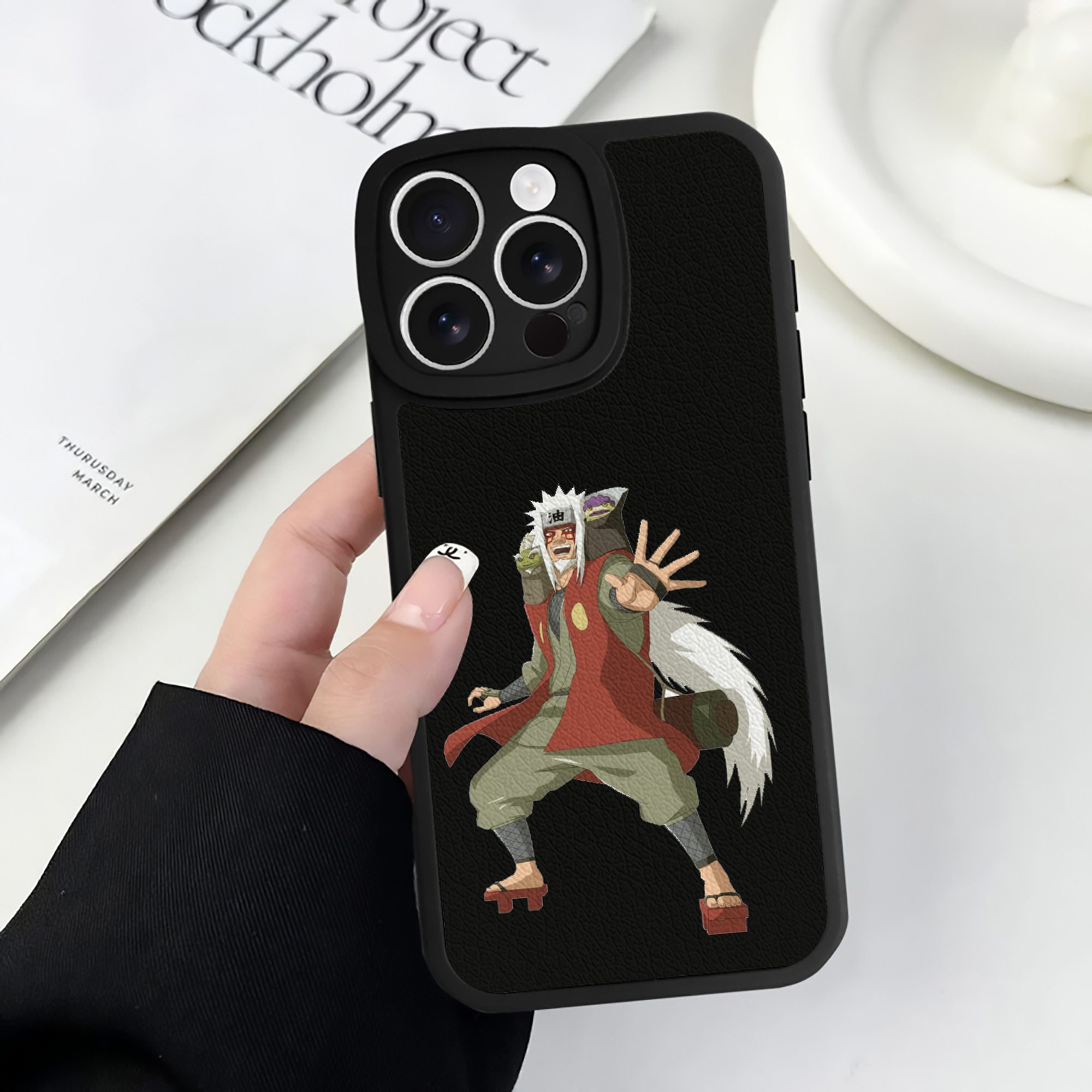 （画像用） NARUTO -ナルト- 自来也（じらいや） Jiraiya 【iPhone 16シリーズ対応】シリコンスマホケース（レザー調） 材質：シリコン